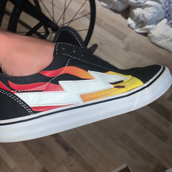 Revenge x Storms Black Flame - Picture 3 of 6